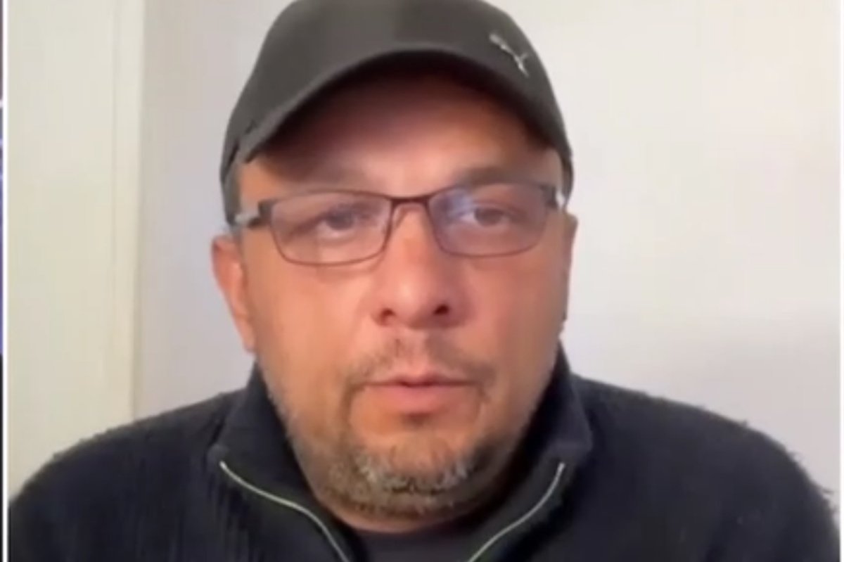 Πάνος Ρούτσι: «Ο Νίκος Καρβέλας με στηρίζει ψυχολογικά – Το νυχτερινό κέντρο είναι το στέκι του και μου λέει να πιούμε ένα ποτό»