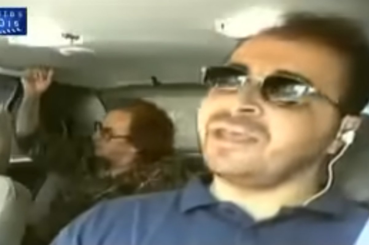 Γέλιο μέχρι δακρύων: Σεφερλής παριστάνει τον βαρήκοο ταξιτζή και… τρελαίνει κόσμο