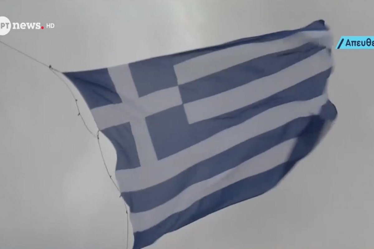 25η Μαρτίου: Η συγκλονιστική στιγμή της έπαρσης της ελληνικής σημαίας στην Ακρόπολη