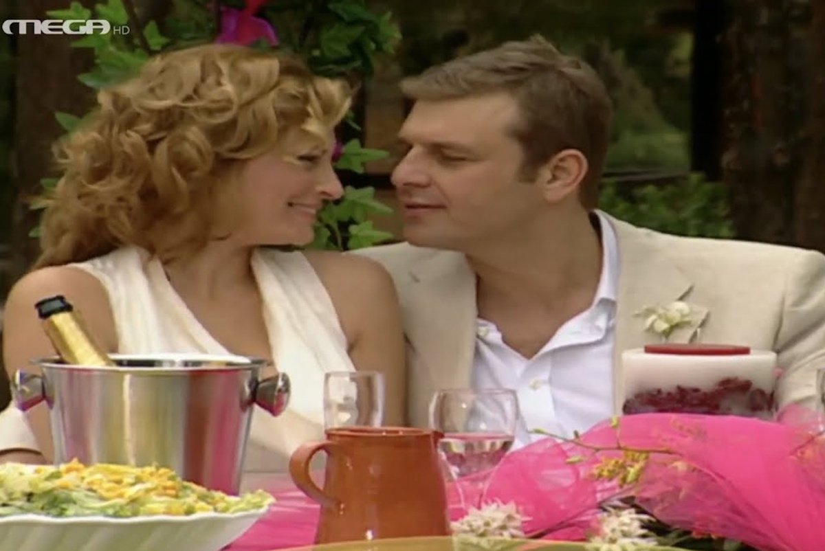 Τηλεμπόρα: Μετωπική… στον έρωτα – Εσύ θυμάσαι την κωμωδία του Mega από τα 00s;