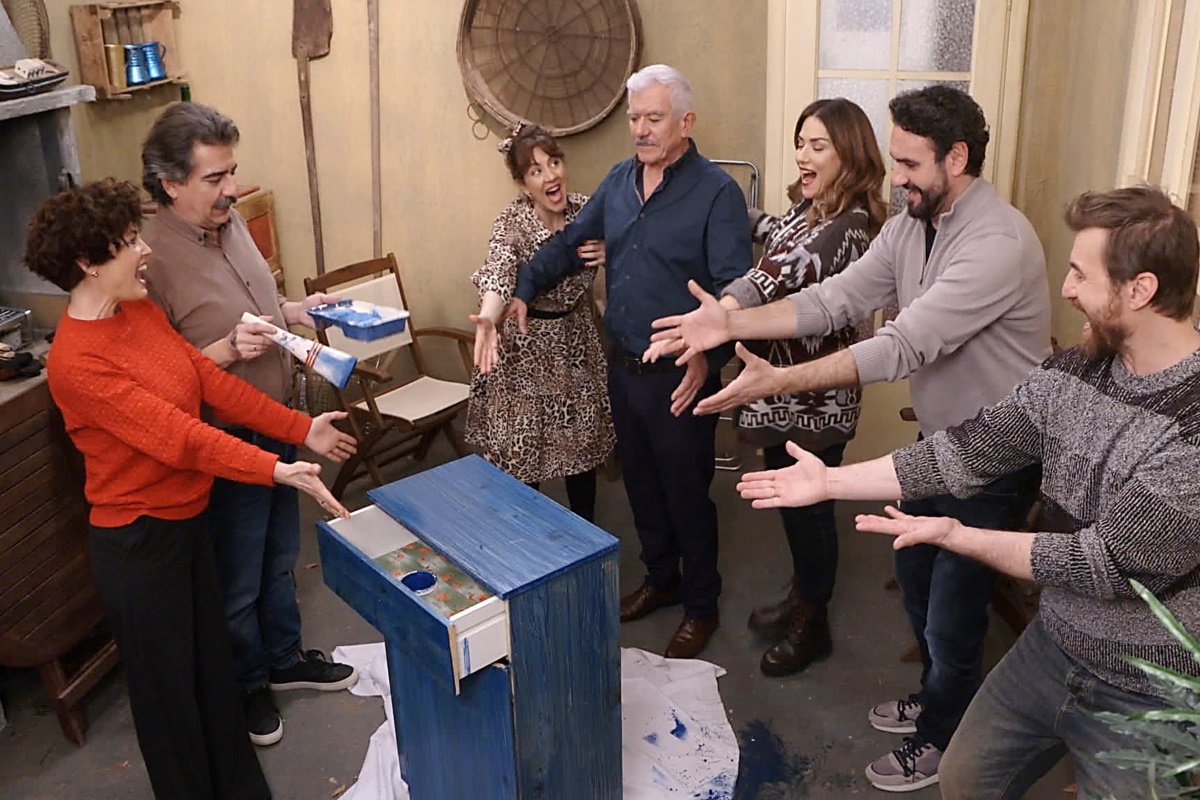 Το σόι σου 26/3: Σε παράκρουση το Χαμπέικο για μια… παπουτσοθήκη