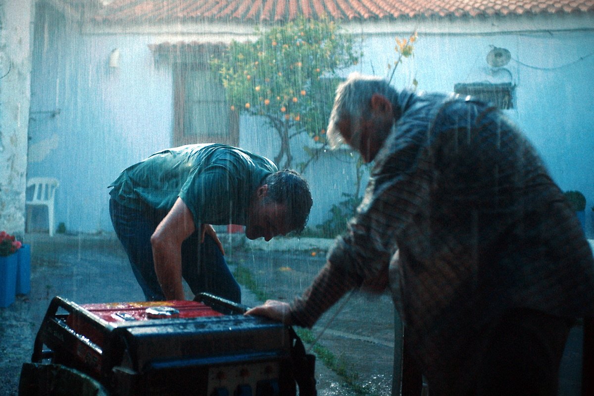 Το τελευταίο νησί 8/3: Μια σφοδρή κακοκαιρία δοκιμάζει τη συνείδηση των κατοίκων του νησιού 