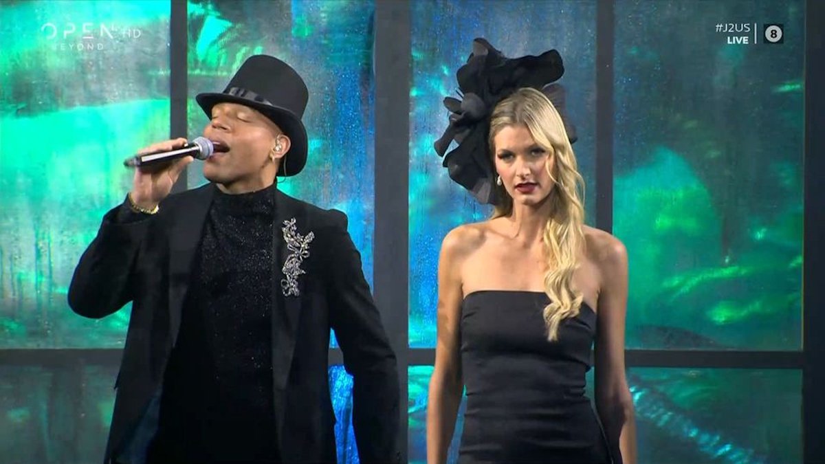 J2US: «Μαίρη είσαι τόσο ωραία γυναίκα για να δείξεις απεγνωσμένη – Ήταν πολύ δύσκολο»