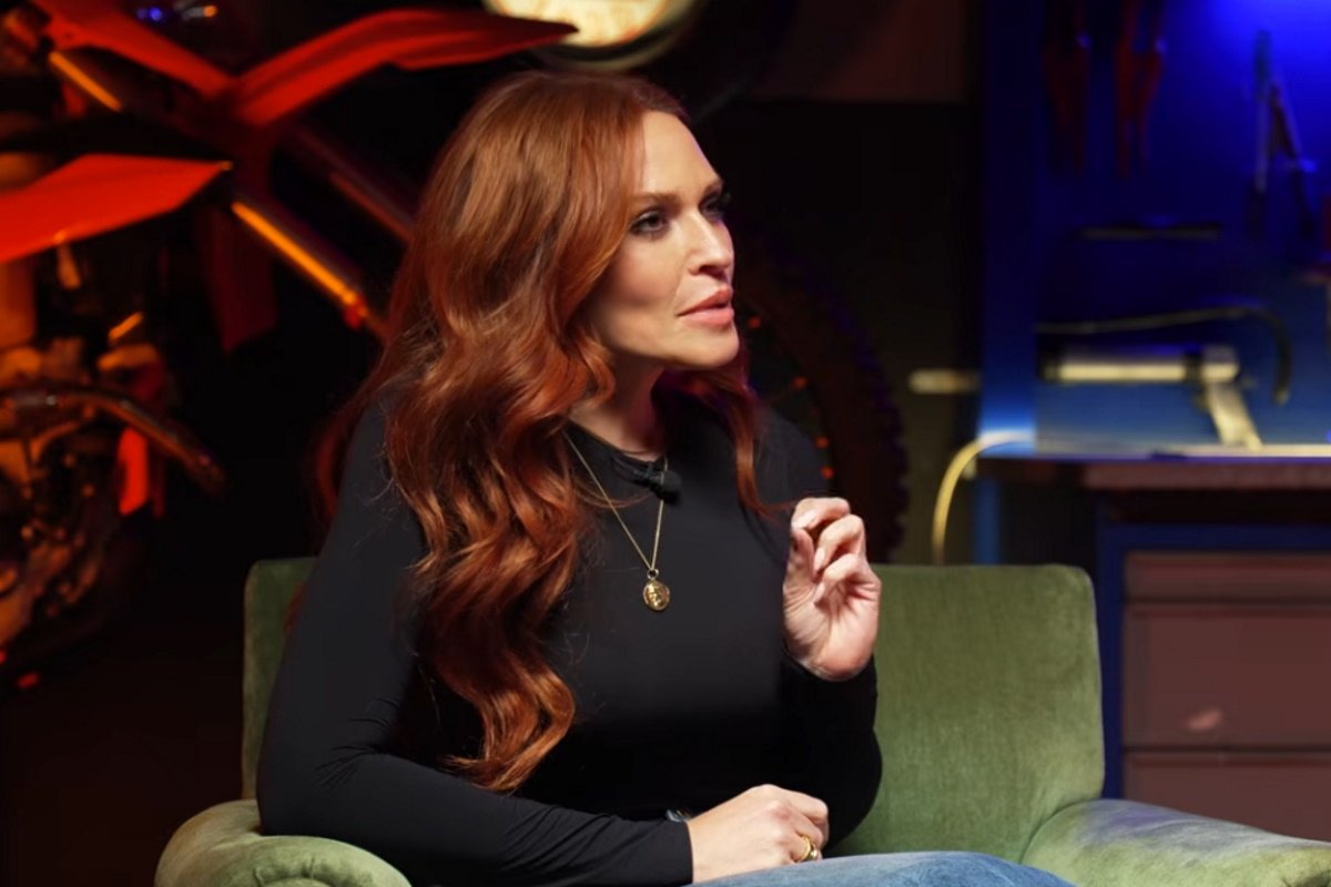 Σίσσυ Χρηστίδου: «Άργησα να καταλάβω ότι το love bombing δεν είναι υγιές – Είναι ναρκισσιστική μέθοδος και…»