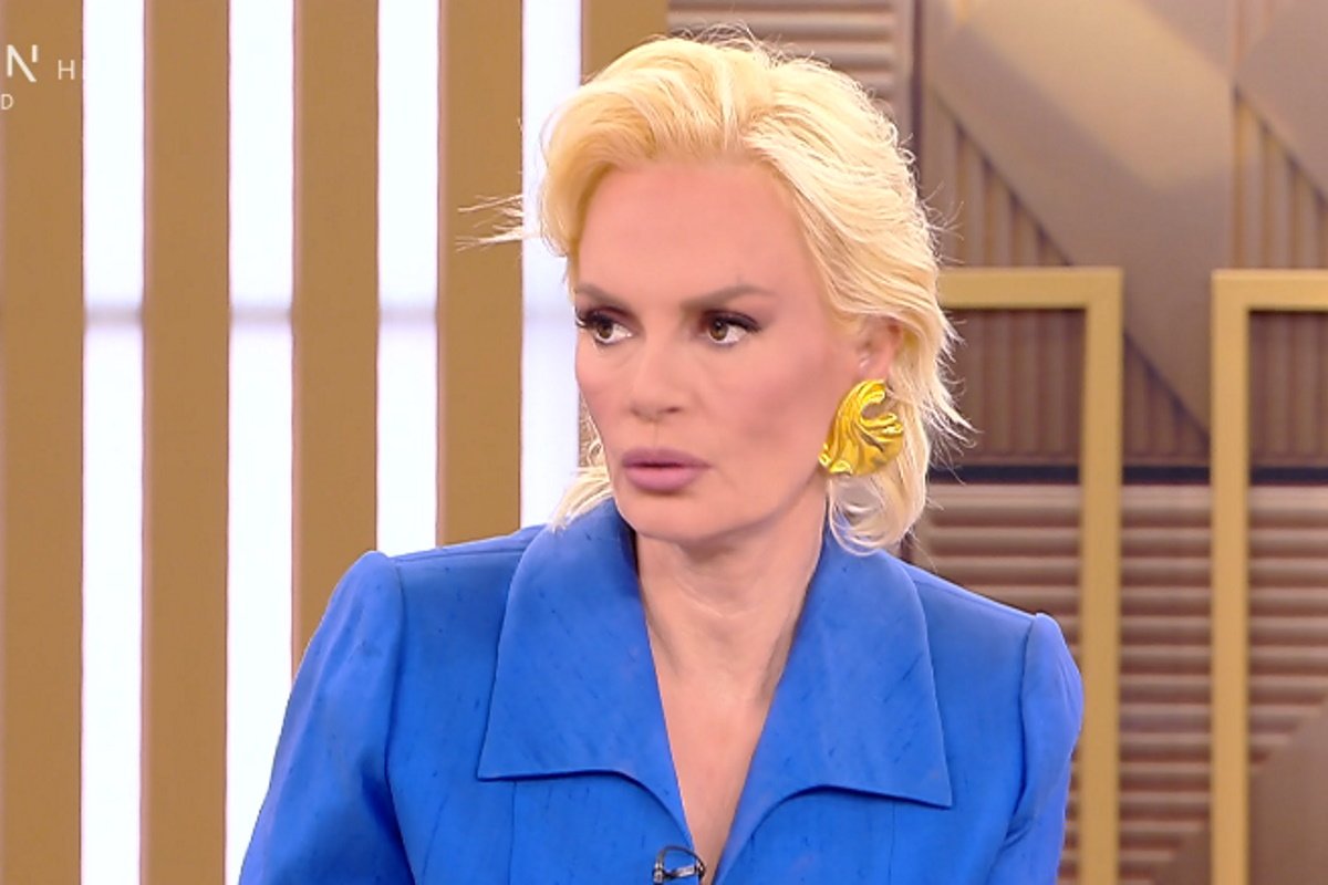 Έλενα Χριστοπούλου: «Είναι η στιγμή που αντιλαμβάνομαι πόσο τυχερή είμαι που είμαι εργένισσα μέσα σε μία σχέση»