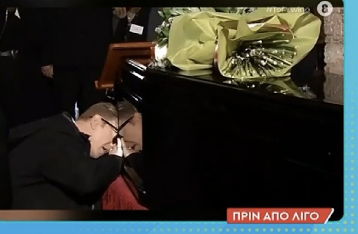 Μαρινέλλα: «Έσπασε» ο Τάκης Ζαχαράτος μπροστά στο φέρετρό της