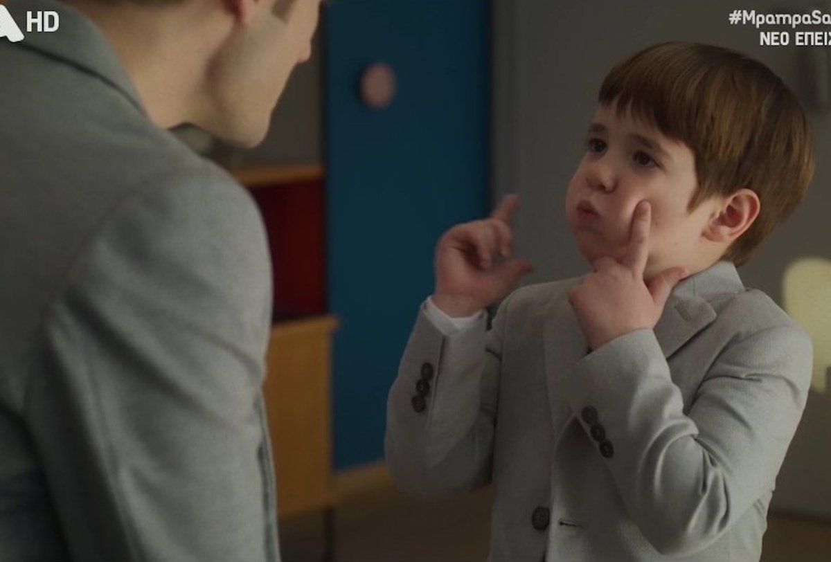Μπαμπά σ΄αγαπώ: Ο μικρός Βίκτωρας ξετρέλανε το Χ με τα… μαγουλάκια του – «Μας διαβάζουν και το έκαναν ατάκα!»
