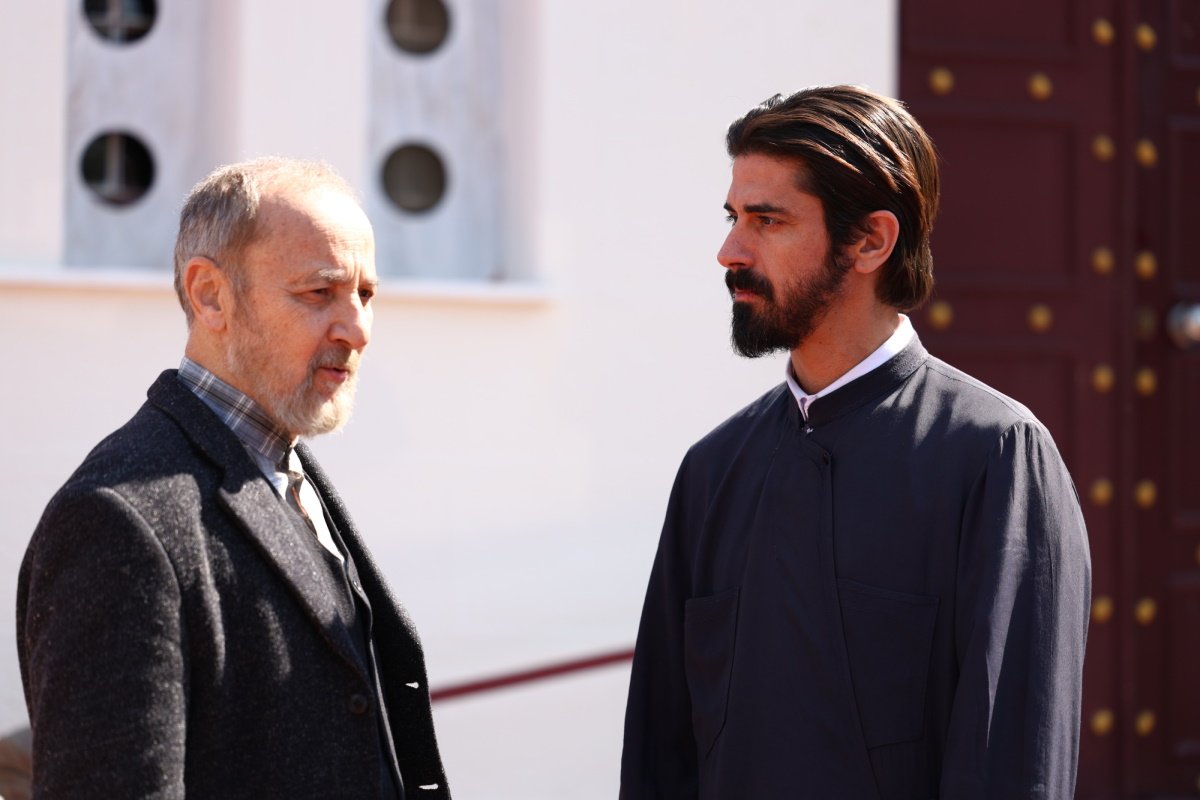 Άγιος έρωτας 2/4: Ο Νικόλαος σοκαρισμένος ακούει τον Λεωνίδα να μιλά για την οικογένειά του