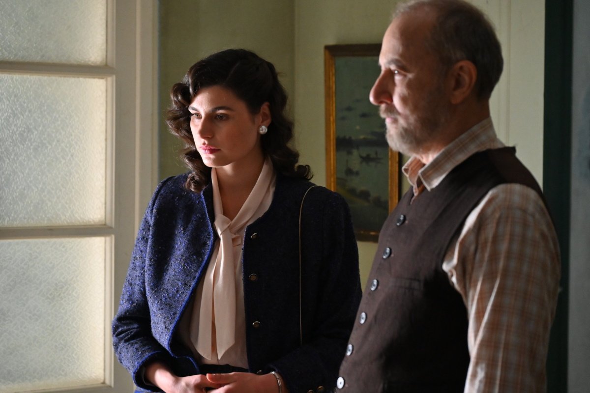 Άγιος έρωτας 30/4: Ο Λεωνίδας μαθαίνει ότι η Χλόη είναι κόρη του εχθρού του