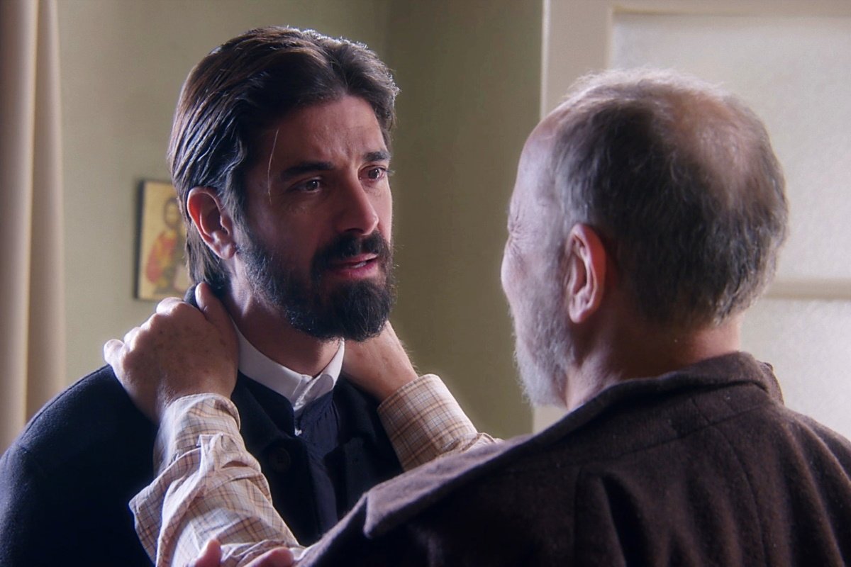 Άγιος έρωτας spoiler: Ο Λεωνίδας δίνει τελεσίγραφο στον Νικόλαο – «Εμένα ή τη Χλόη»