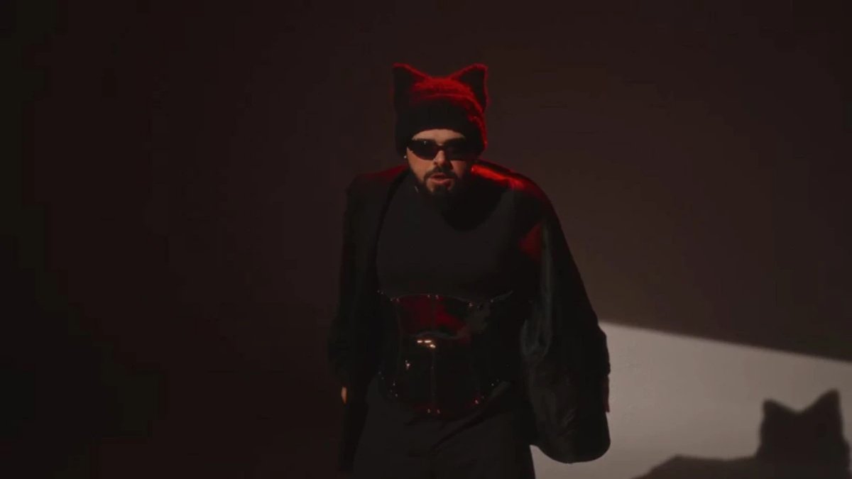 Eurovision 2026: Ο Akylas σε μια ανατρεπτική ερμηνεία του τραγουδιού «Rise Like a Phoenix»