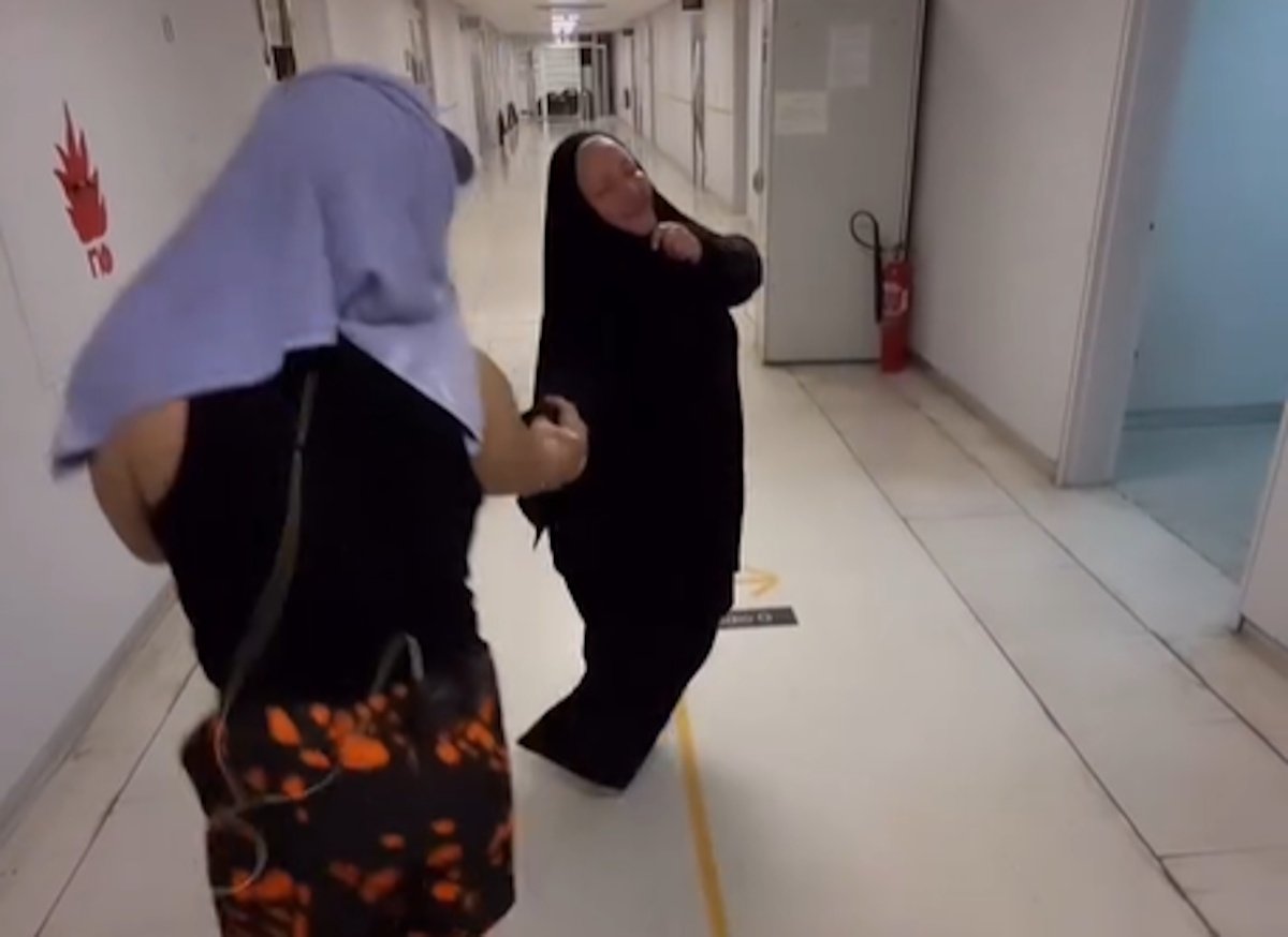 Eurοvision 2026: To ξεκαρδιστικό βίντεο που ο Ακύλας τρολάρει με την Παρθένα Χοροζίδου ότι δεν θα υποδυθεί τη μαμά του επί σκηνής