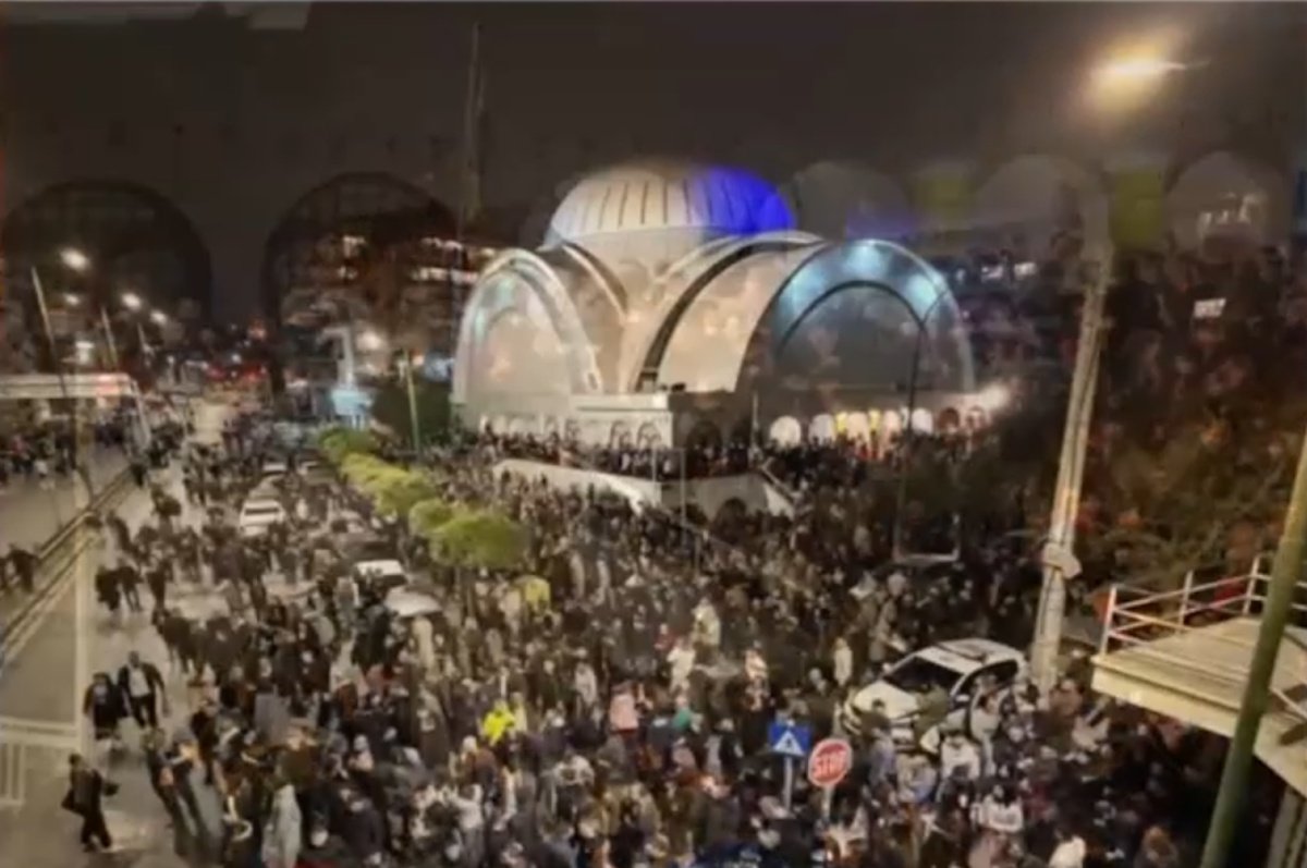 Ανάσταση στον Νέο Κόσμο αλλιώς από κάθε άλλη χρονιά – Χωρίς μολότοφ και με ισχυρή αστυνομική παρουσία