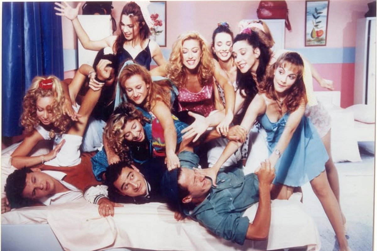 Αράχτοι και Λάιτ: Η ξεχασμένη σειρά του ΑΝΤ1 και το νεανικό love story του Πάρη και της Έλλης!