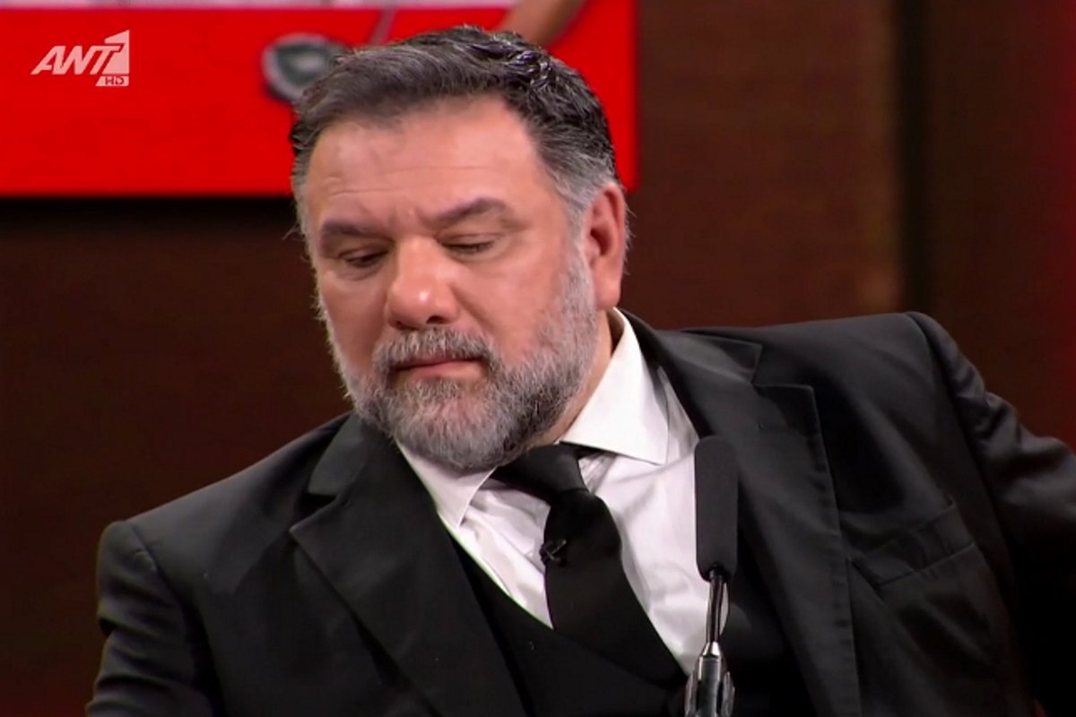 Γρηγόρης Αρναούτογλου: «Λύγισε» στον αέρα με το μήνυμα του γιου του