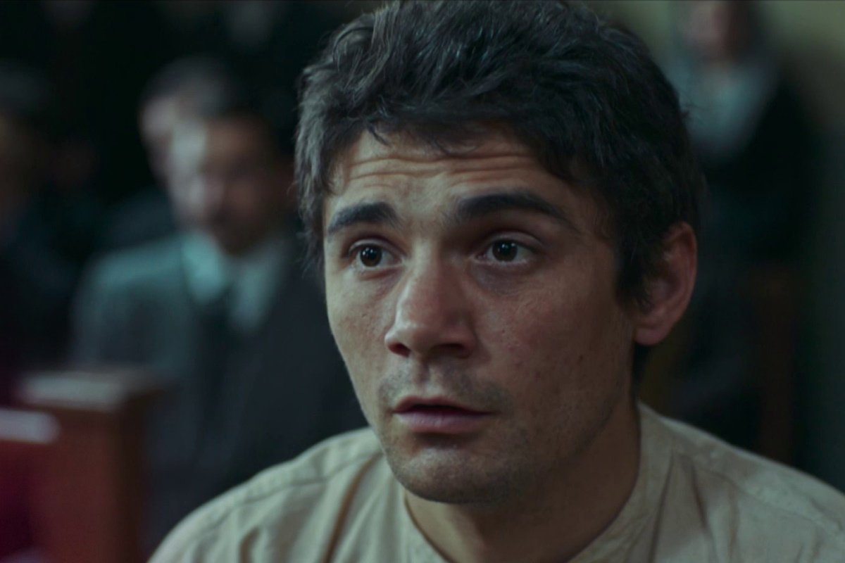 Οι Αθώοι 1/5: Ο Γιάννος παρακολουθεί το δικαστήριο να τον ενοχοποιεί για ένα έγκλημα που δεν διέπραξε