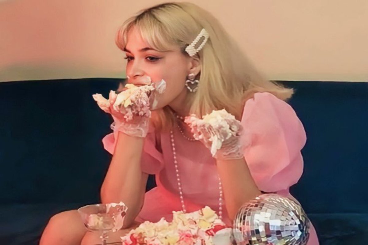 Birthday blues: Τελικά γιατί μελαγχολούμε στα γενέθλιά μας;