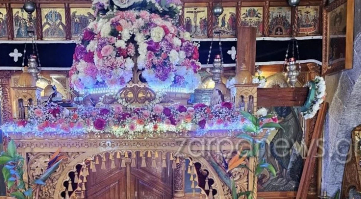 Ο πιο ανατρεπτικός επιτάφιος είναι στα Χανιά – Έχει και λαμπάκια LED στον τρούλο