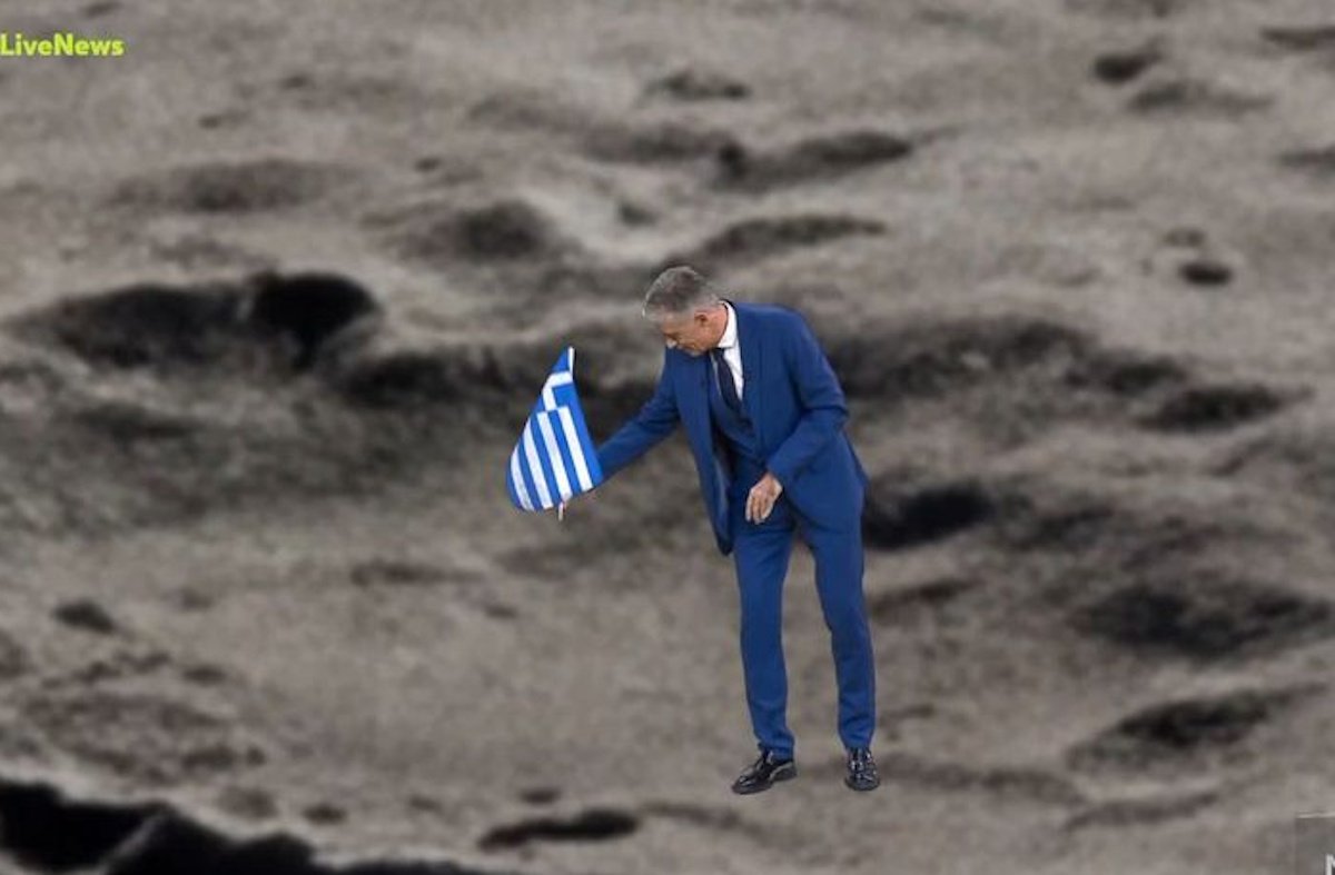 Ο Νίκος Ευαγγελάτος «προσγειώθηκε» στη… Σελήνη και κάρφωσε την ελληνική σημαία