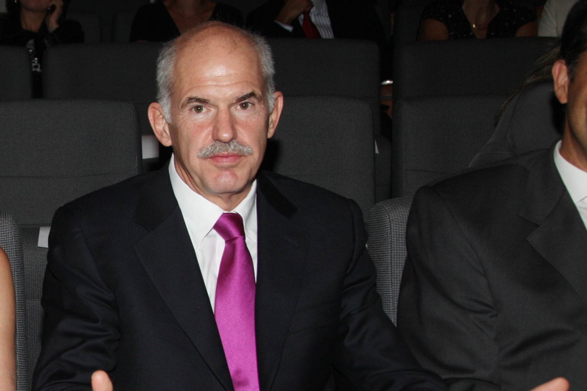 Όταν ο ΓΑΠ έγινε… «αξιοπούστος»: Το σαρδάμ του Γιωργάκη Παπανδρέου που έγραψε τηλεοπτική ιστορία