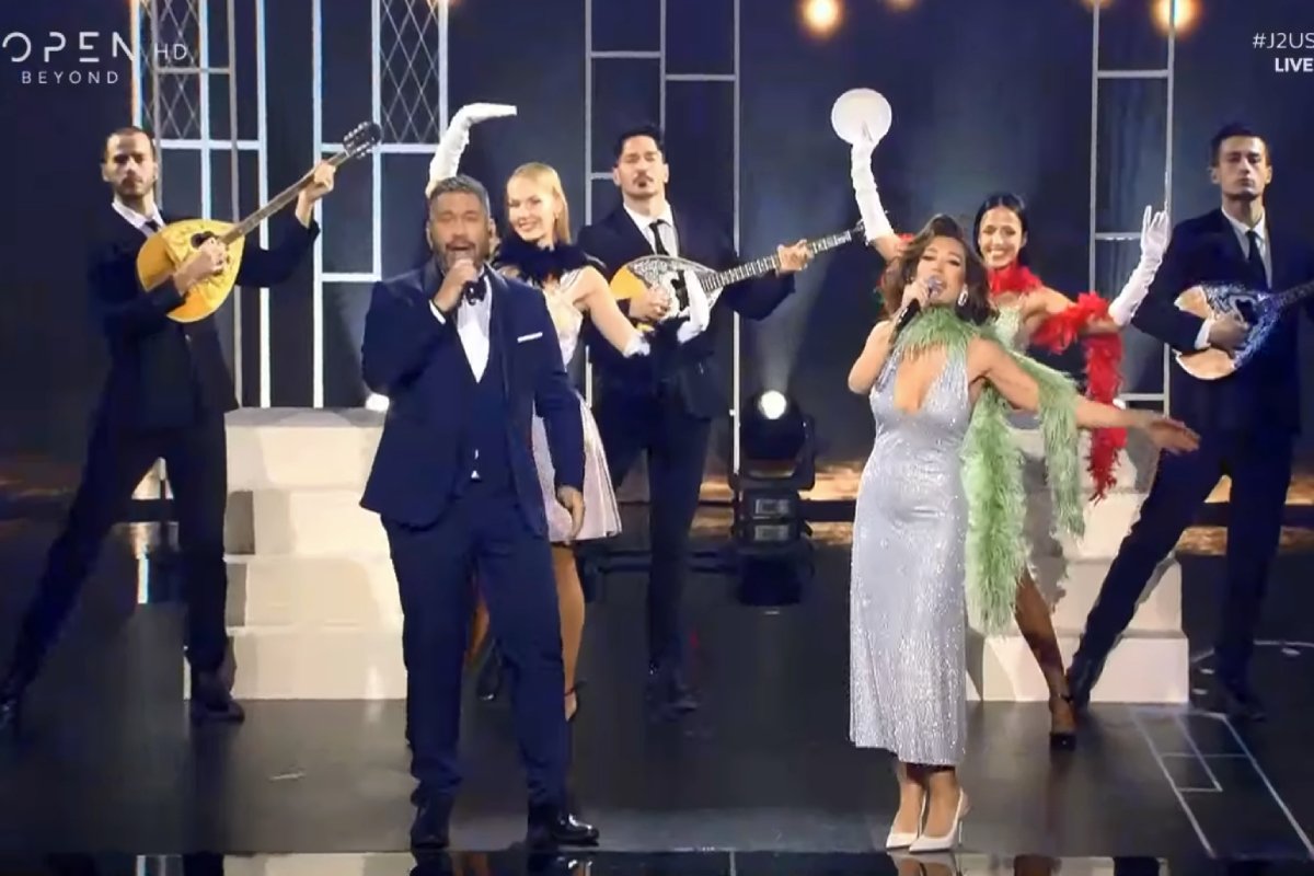 J2US: Με άρωμα Ρένας Βλαχοπούλου η εμφάνιση Λεμπιδάκη – Θεοχάρη – «Το είπες με μια μαγκιά!»