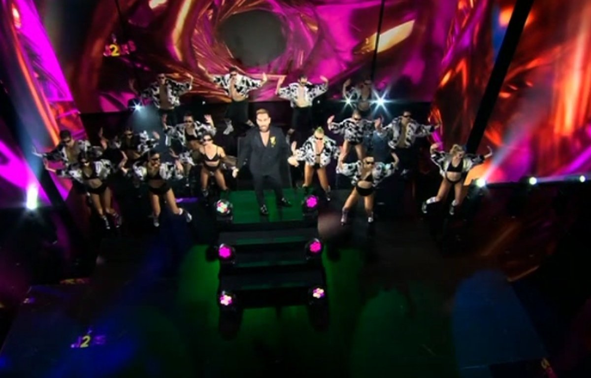 J2US: Ο Νίκος Κοκλώνης στην πιο χιουμοριστική έναρξη με «Μπαμ και κάτω» και το ζύγισμα μετά το Πάσχα