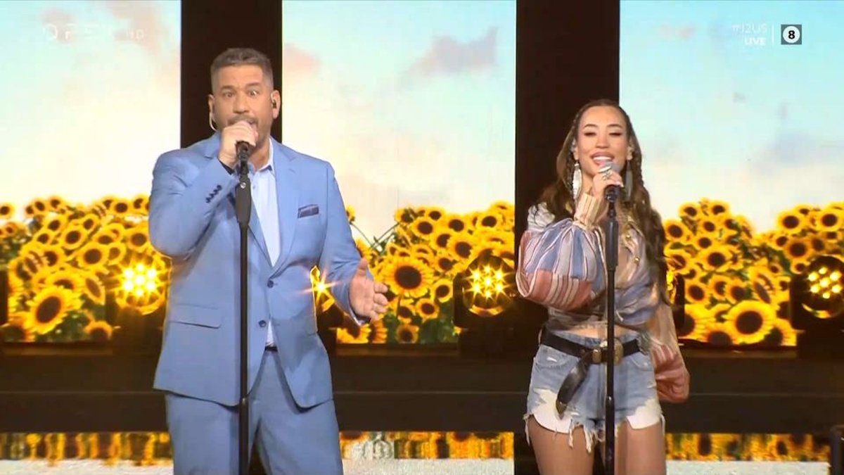 J2US: Εκτός κλίματος του τραγουδιού ο Λεμπιδάκης – «Ήταν σαν εμβατήριο λες και κάναμε παρέλαση στην Κόκκινη Πλατεία»