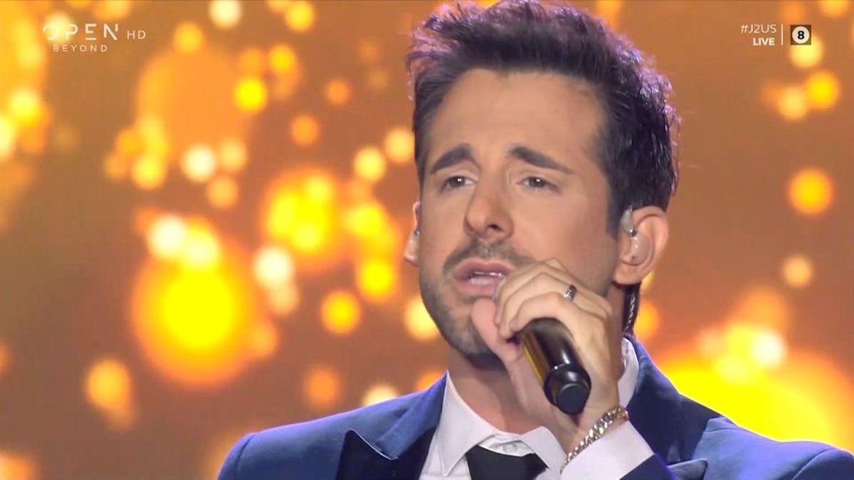 J2US: Ανέβασε το κέφι ο Γιώργος Λιβάνης – «Πραγματική απόλαυση να τον ακούς και να τον βλέπεις»