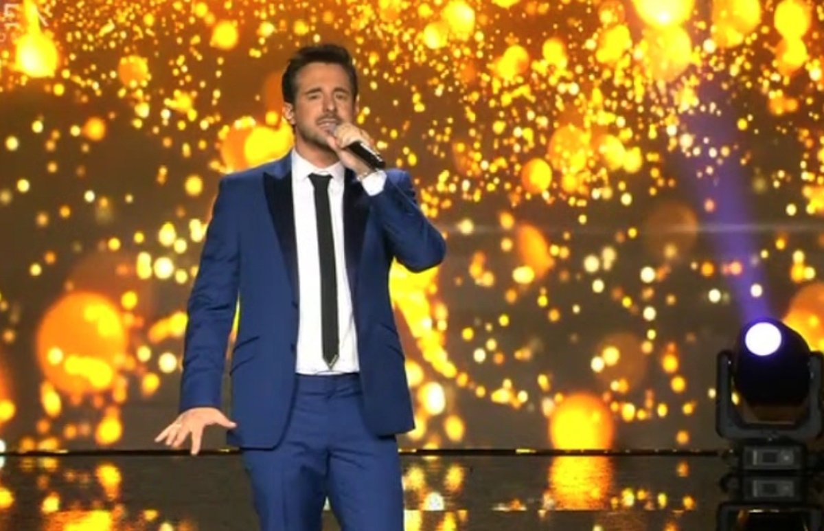 J2US: Ανέβασε το κέφι ο Γιώργος Λιβάνης – «Πραγματική απόλαυση να τον ακούς και να τον βλέπεις»