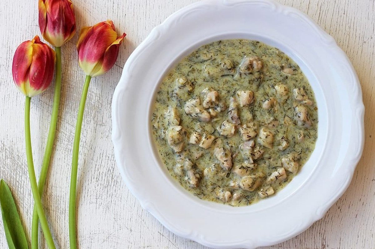 Τι συμβολίζει η μαγειρίτσα και γιατί τρώγεται μετά την Ανάσταση;