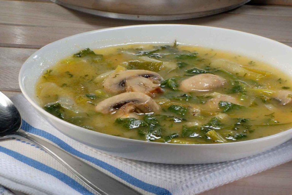 Συνταγή: Μαγειρίτσα με μανιτάρια – Η πιο αρωματική vegetarian εκδοχή που θα λατρέψεις!