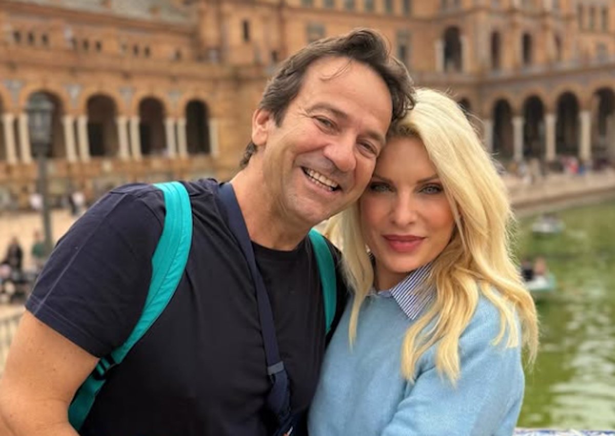 Η Ελένη Μενεγάκη εύχεται καλό Πάσχα από την Ισπανία μαζί με τον Μάκη Παντζόπουλο