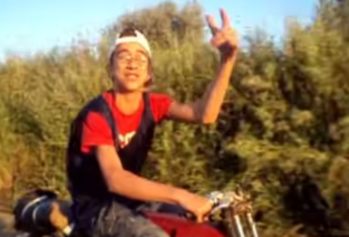 Pure epic: Εσύ θυμάσαι τον μικρό Νικόλα από τον νομό Ηλείας και τις… ρίμες του;