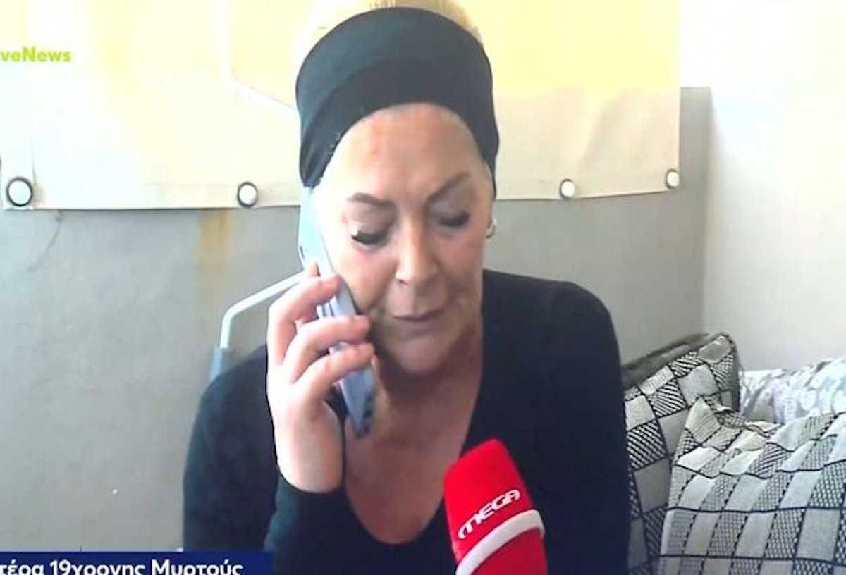 Λύγισε η μητέρα της Μυρτώς: «Εγώ της έδινα λεφτά για μαλλιά και χείλη γιατί ήθελα να είναι όμορφη – Πειράζει;»