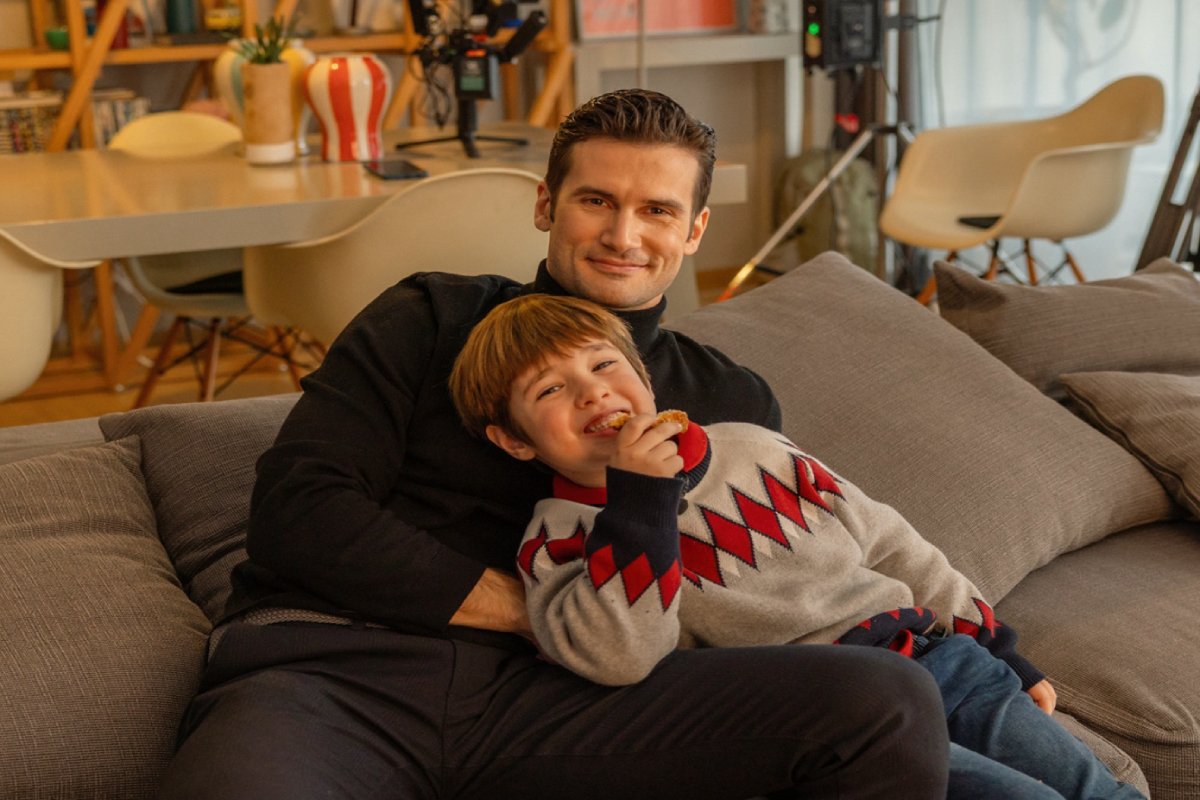 Μπαμπά σ΄αγαπώ: Το backstage βίντεο που «έλιωσε» το TikTok με τον Αναστάση Ροϊλό και τον μικρό Ιάσωνα