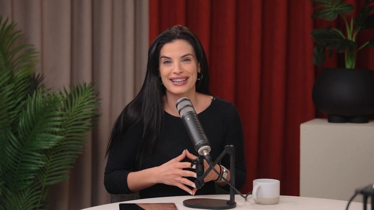 Χριστίνα Μπόμπα για τη μητρότητα: «Θυσίασα την κοινωνική μου ζωή»