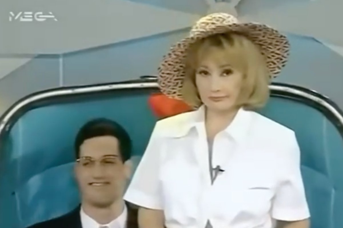 90s Ελληνική TV: Η απίθανη στιγμή που η Νικολούλη έγινε… Βουγιουκλάκη στο «Μπράβο» της Κορομηλά!