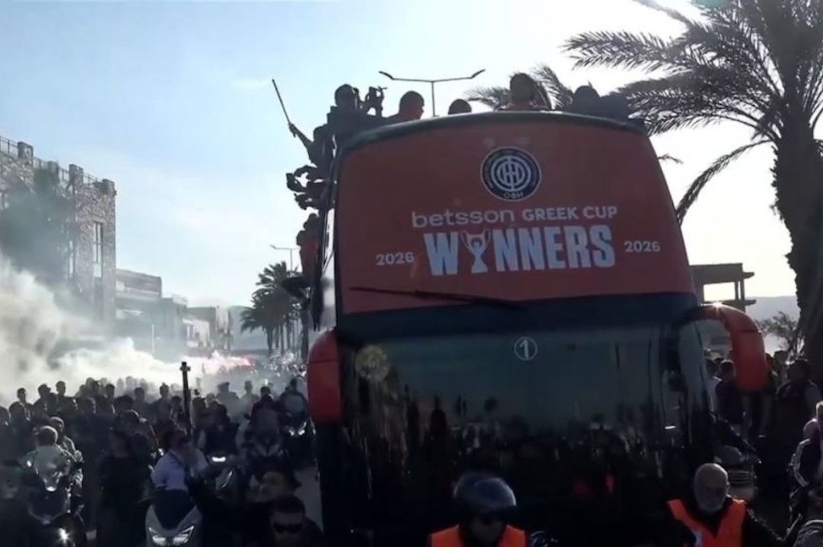 ΟΦΗ: Αποθέωση στην Κρήτη – Χιλιάδες κόσμου στους δρόμους για τους Κυπελλούχους