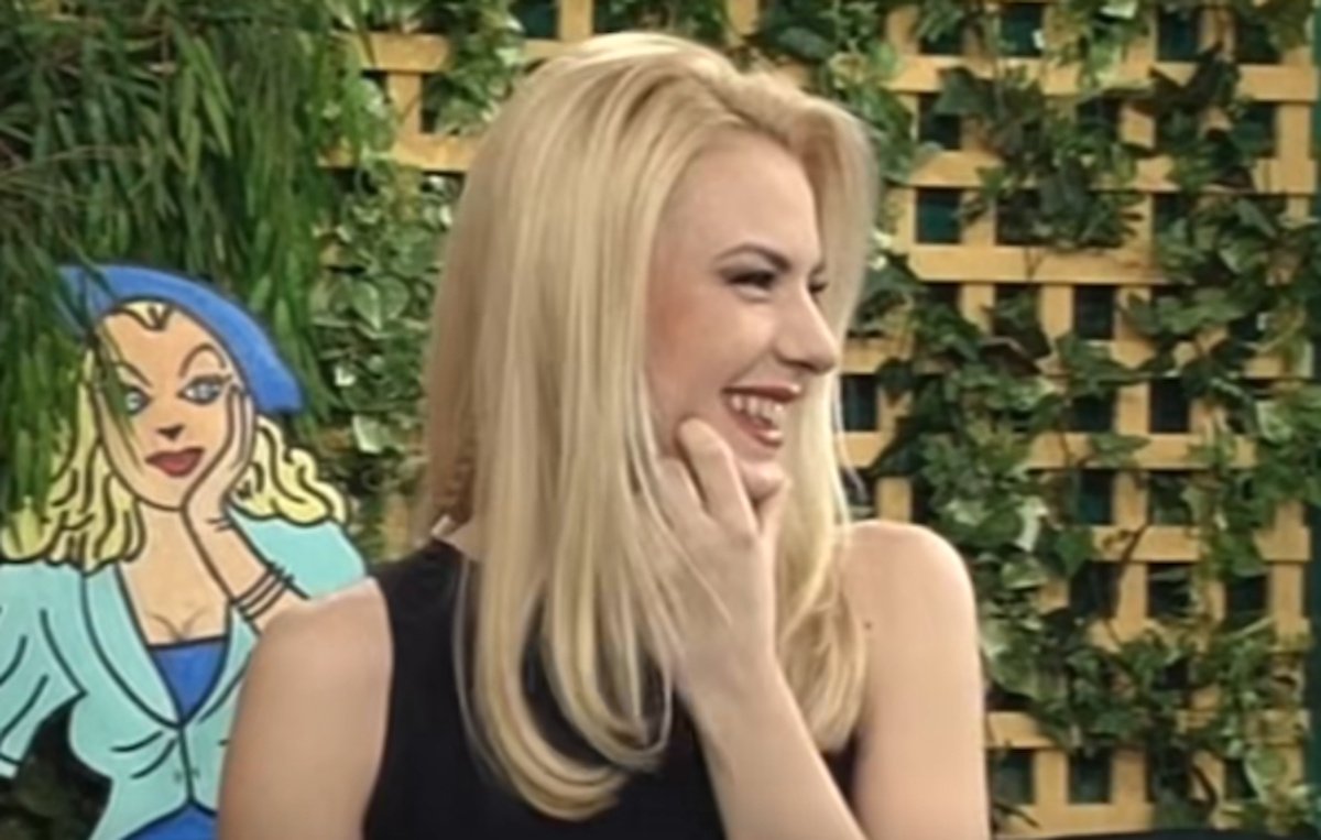 Flashback στην Αννίτα Πάνια και στην απολαυστική της αντίδραση σε on air κράξιμο τηλεθεατή! «Έχεις δει τη μούρη σου στον καθρέφτη;»