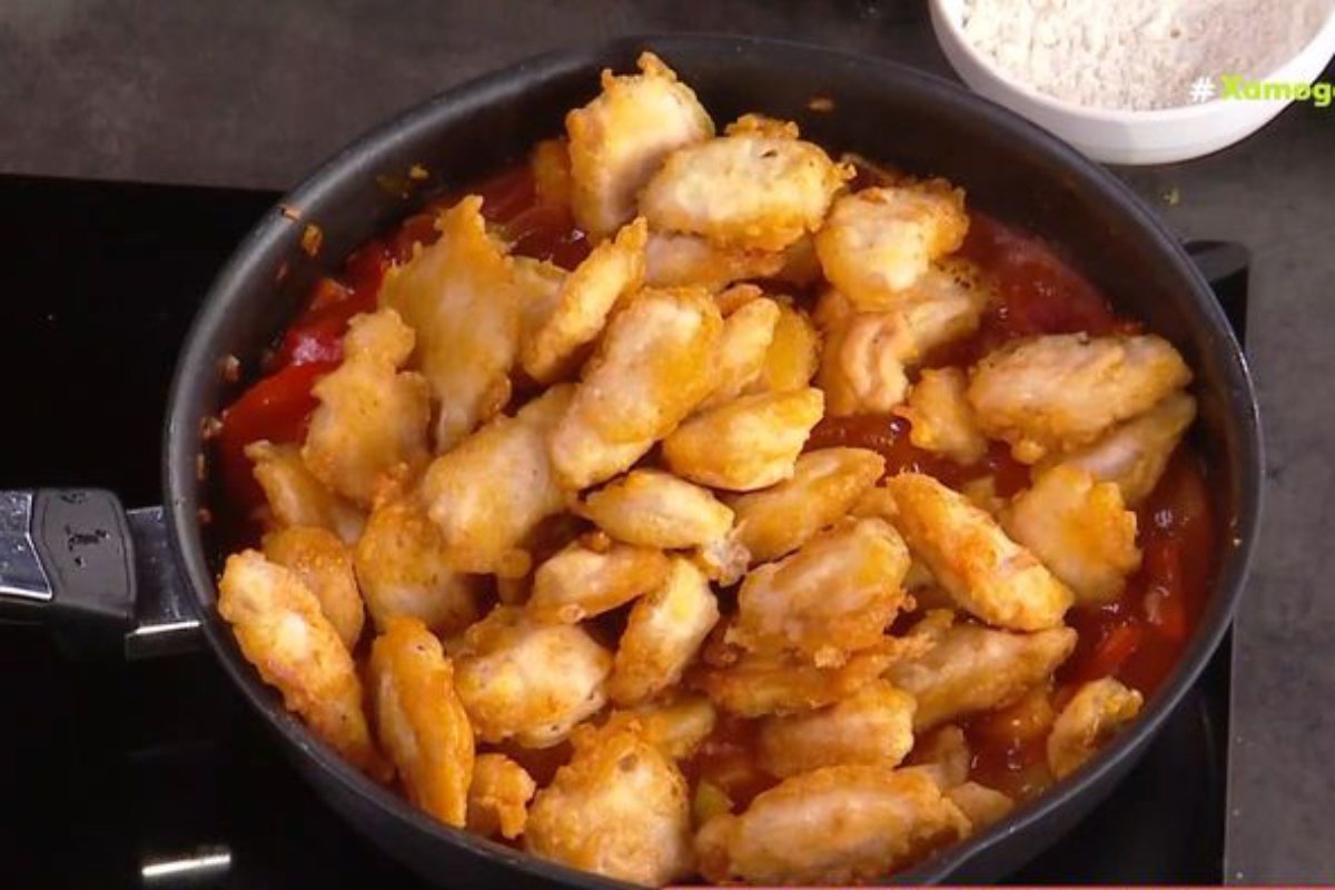 Συνταγή: Κοτόπουλο με γλυκόξινη σάλτσα – Ζουμερό και λαχταριστό πιάτο που ξεχωρίζει!