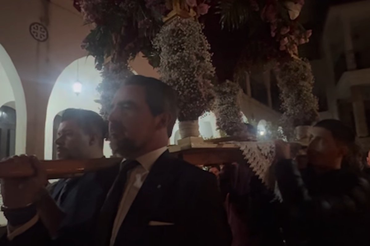 Γιώργος Τσαλίκης: Κράτησε τον επιτάφιο μαζί με τους γιους του και τον Νικόλαο Ντε Γκρες