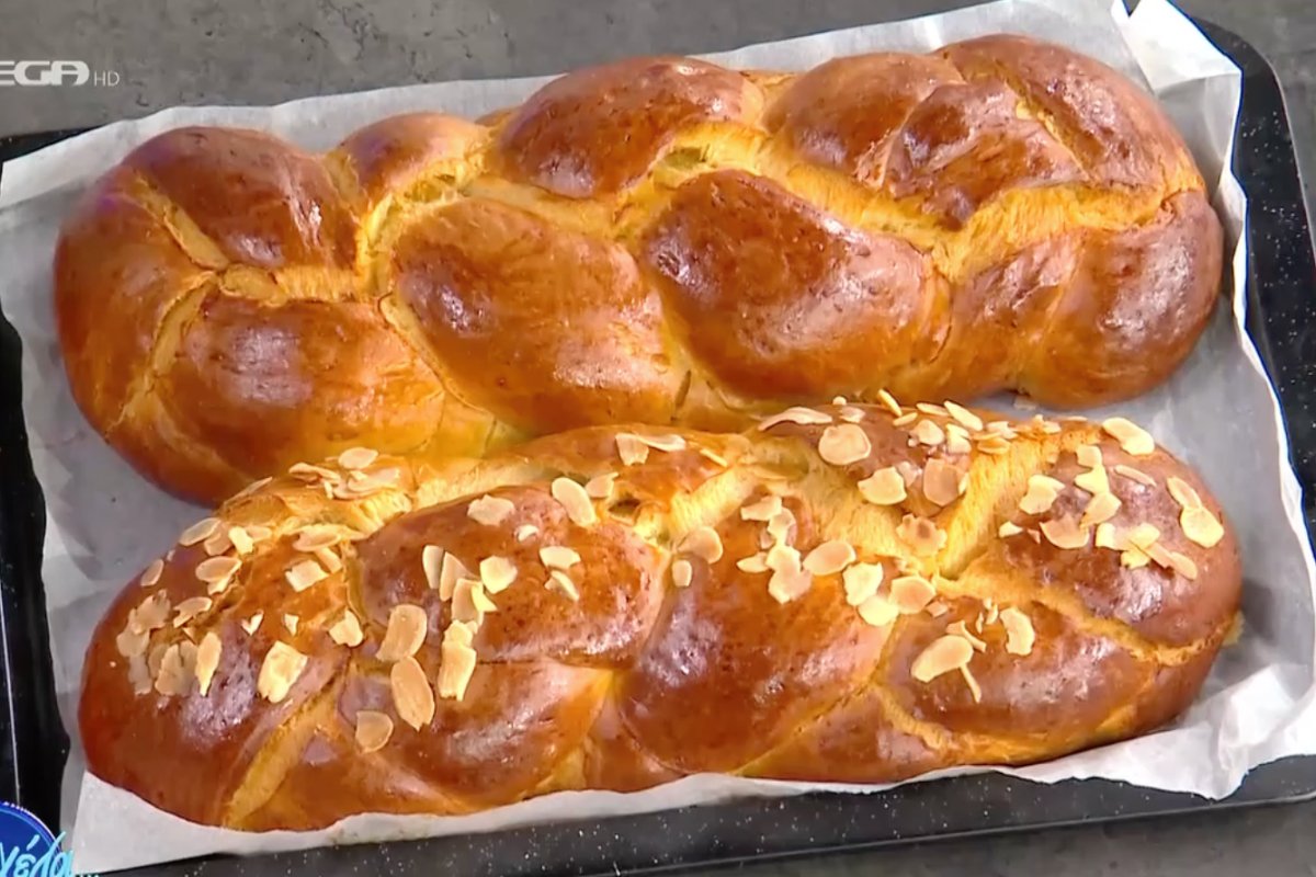 Τσουρέκια χωρίς μίξερ: Η συνταγή της Αργυρώς Μπαρμπαρίγου για σίγουρη επιτυχία!