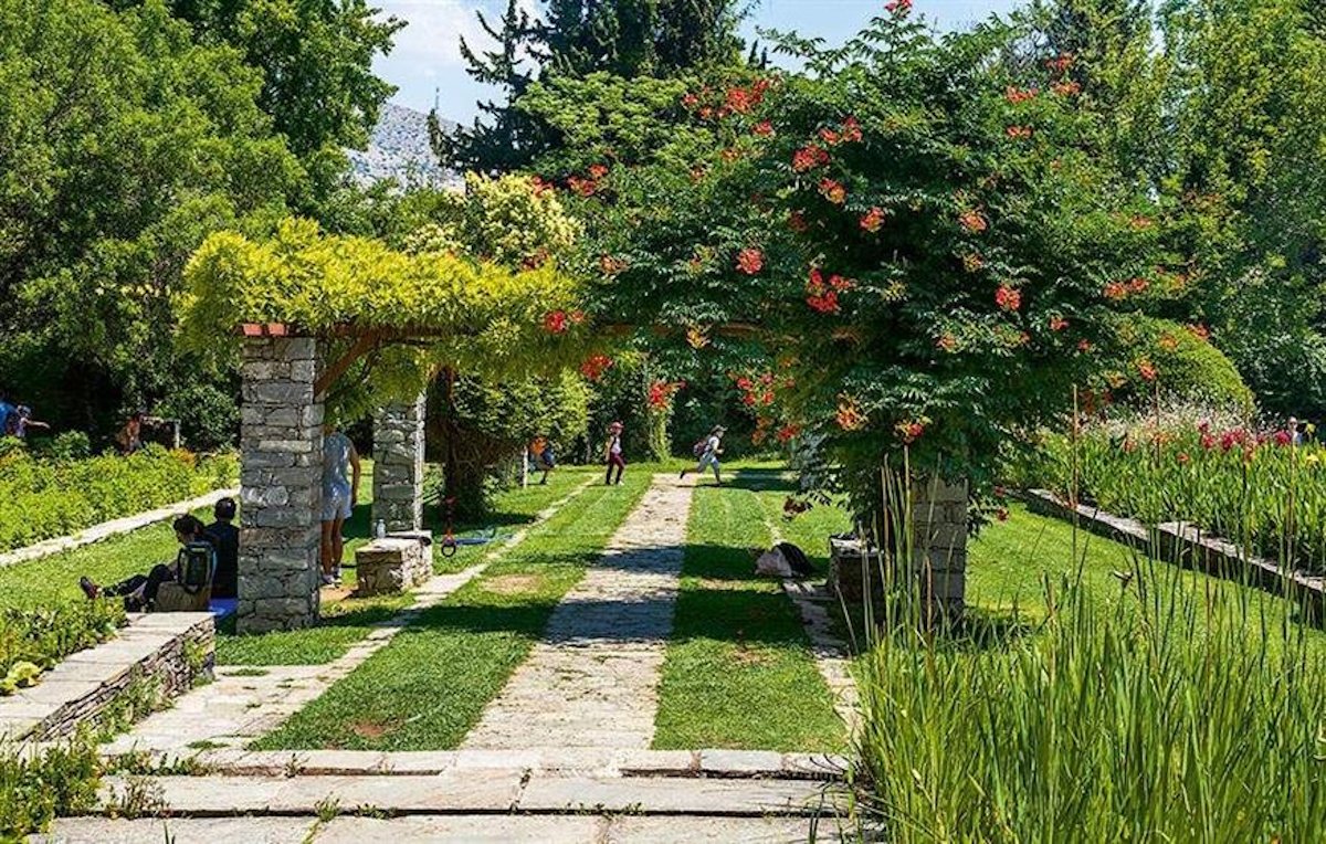 Δευτέρα του Πάσχα στην Αττική: 8+1 πάρκα ιδανικά για ανοιξιάτικη βόλτα