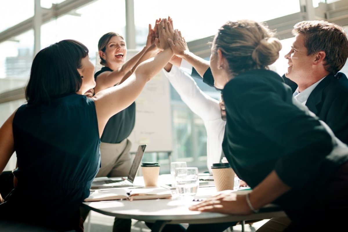 Ζώδια: Ποιος είναι ο ιδανικός συνάδελφος στο γραφείο που κάνει τη δουλειά… παιχνιδάκι;