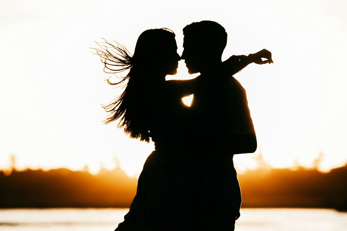 Πώς αντιδρούν τα 12 ζώδια όταν βρίσκουν τον άνθρωπό τους;