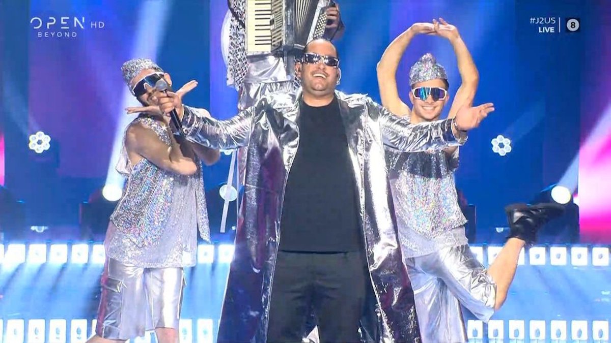 J2US: Ξεσήκωσε τους πάντες ο Dj Deleasis ως Verka Serduchka – «Αν είχε πάει Eurovision, θα το σήκωνε!»
