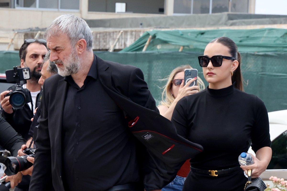 Γωγώ Μαστροκώστα – Ανατριχιάζει ο επικήδειος της κόρης της – «Δεν σου λέω αντίο, σε αγαπώ πολύ»