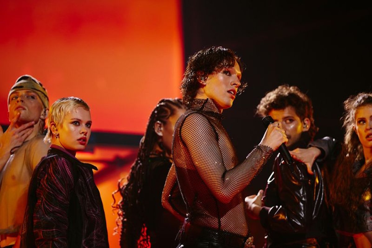 Eurovision 2026 – Β΄ Ημιτελικός: Πέταξαν τη σκούφια τους για τα… «οπίσθια» του Δανού  – «Καραστηρίζω!»
