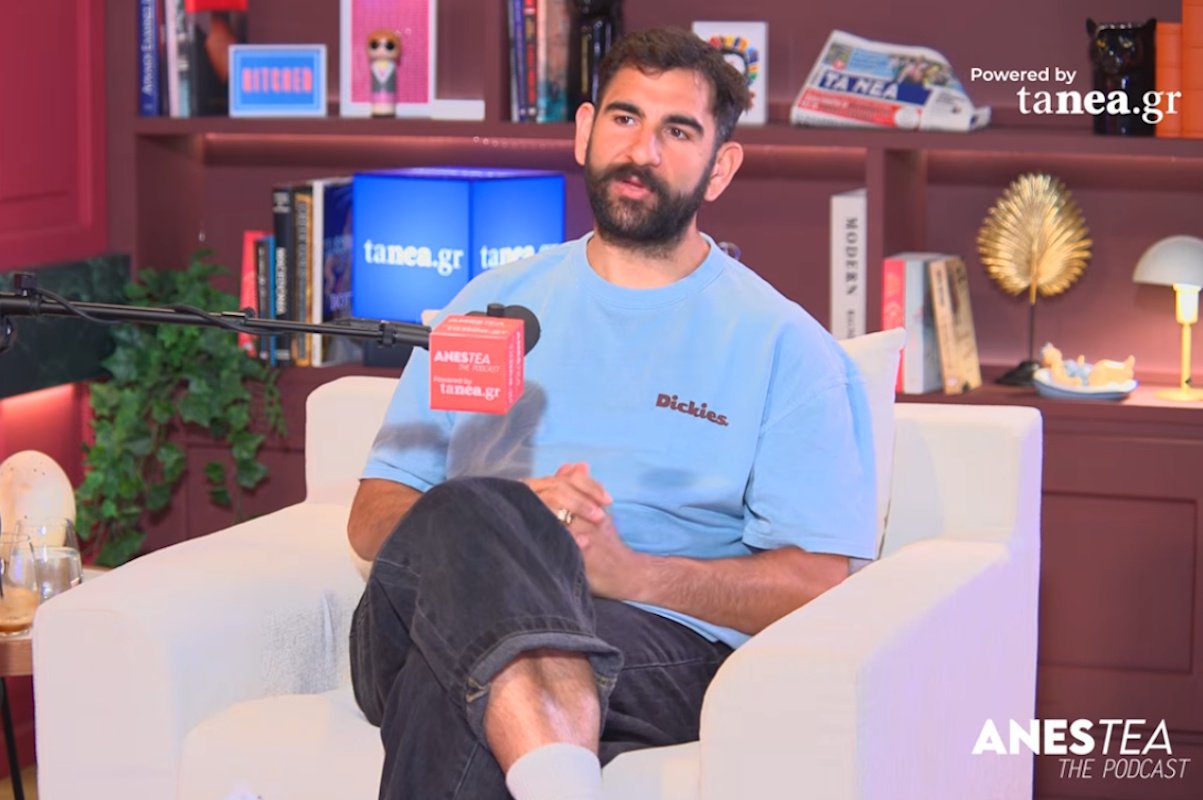 Πέτρος Φιλιππίδης: «Σκέφτηκα να παρατήσω τον πατέρα μου – Με παρότρυναν να αλλάξω το επώνυμό μου και…»