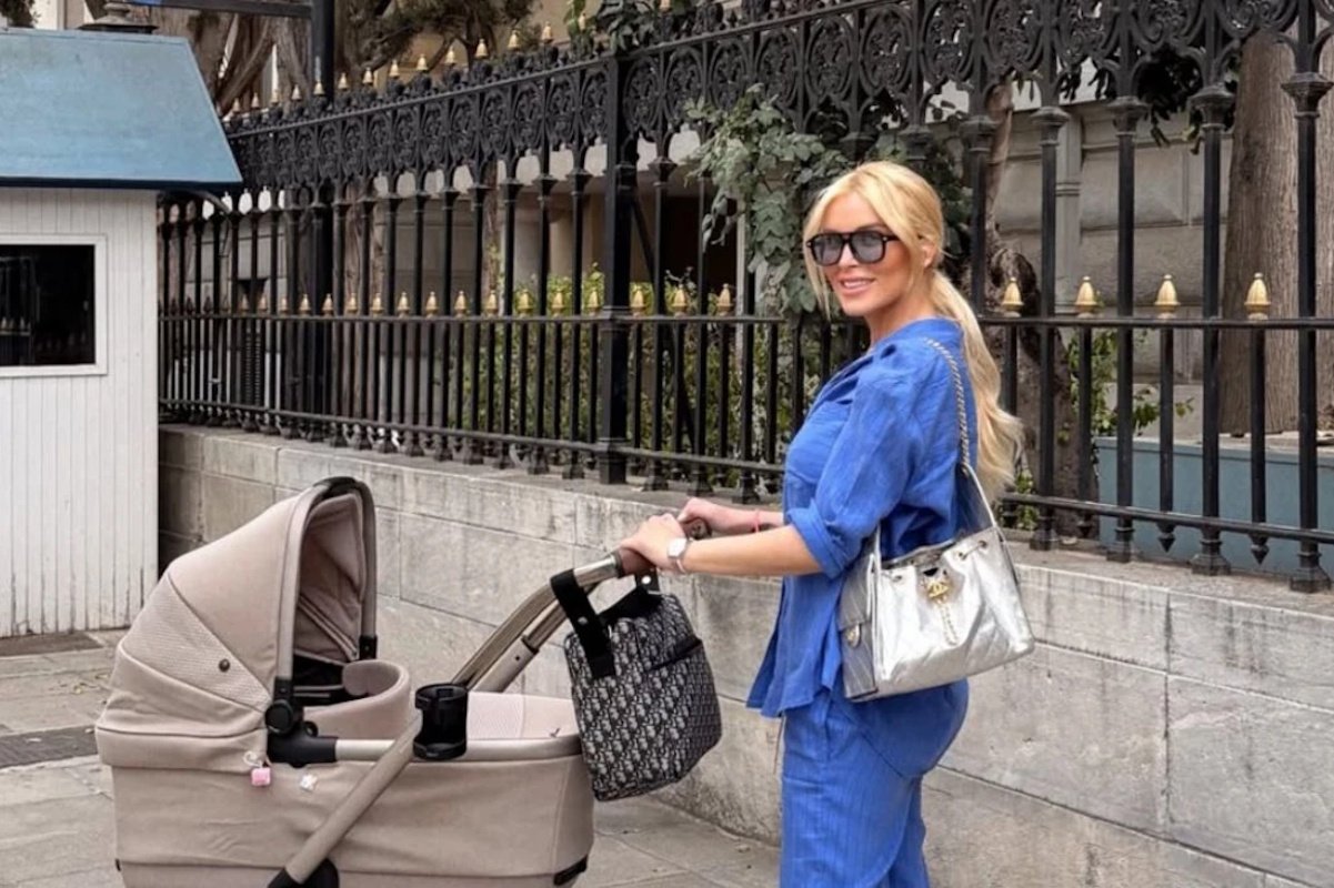 Κατερίνα Καινούργιου: Η πρώτη βόλτα στην Αθήνα με την κόρη της